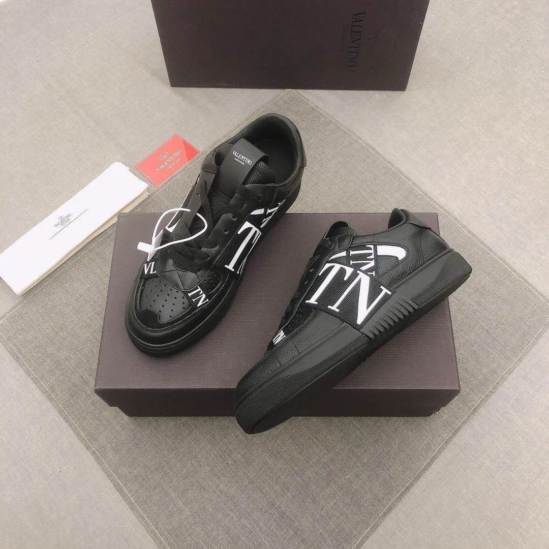 P440▫️V L7N spring and summer 🆕calf leather strap sneakers, no man should be able to refuse this style, classic color, so handsome! Purchase a high-precision replica of the original version to instantly sell off the market currency! 6 VLTN logo rubber effect straps - Valentino Garavani Logo printed on the back and tongue, all materials are customized to ensure quality! Size: 38/45 No. 018
